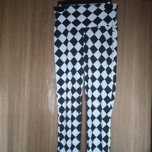 Black and White Diamond Checker Print Stretch Pants